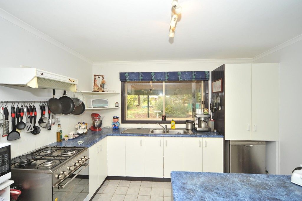 21 Wattle Drive, HEATHCOTE, VIC 3523