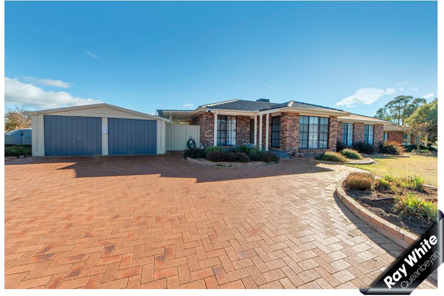 2 Hynes Place, CHISHOLM ACT 2905