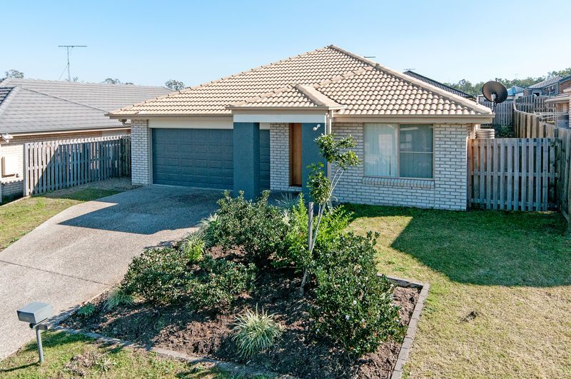 8 Julia Street, BRASSALL QLD 4305