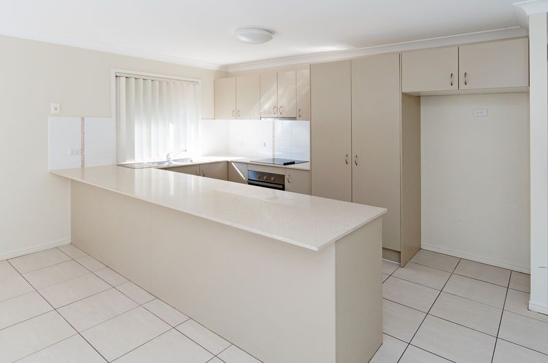 8 Julia Street, BRASSALL, QLD 4305