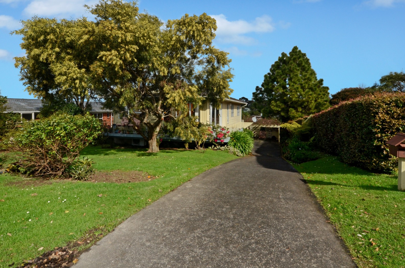 49 Girrahween Drive, GLENFIELD, North Shore City