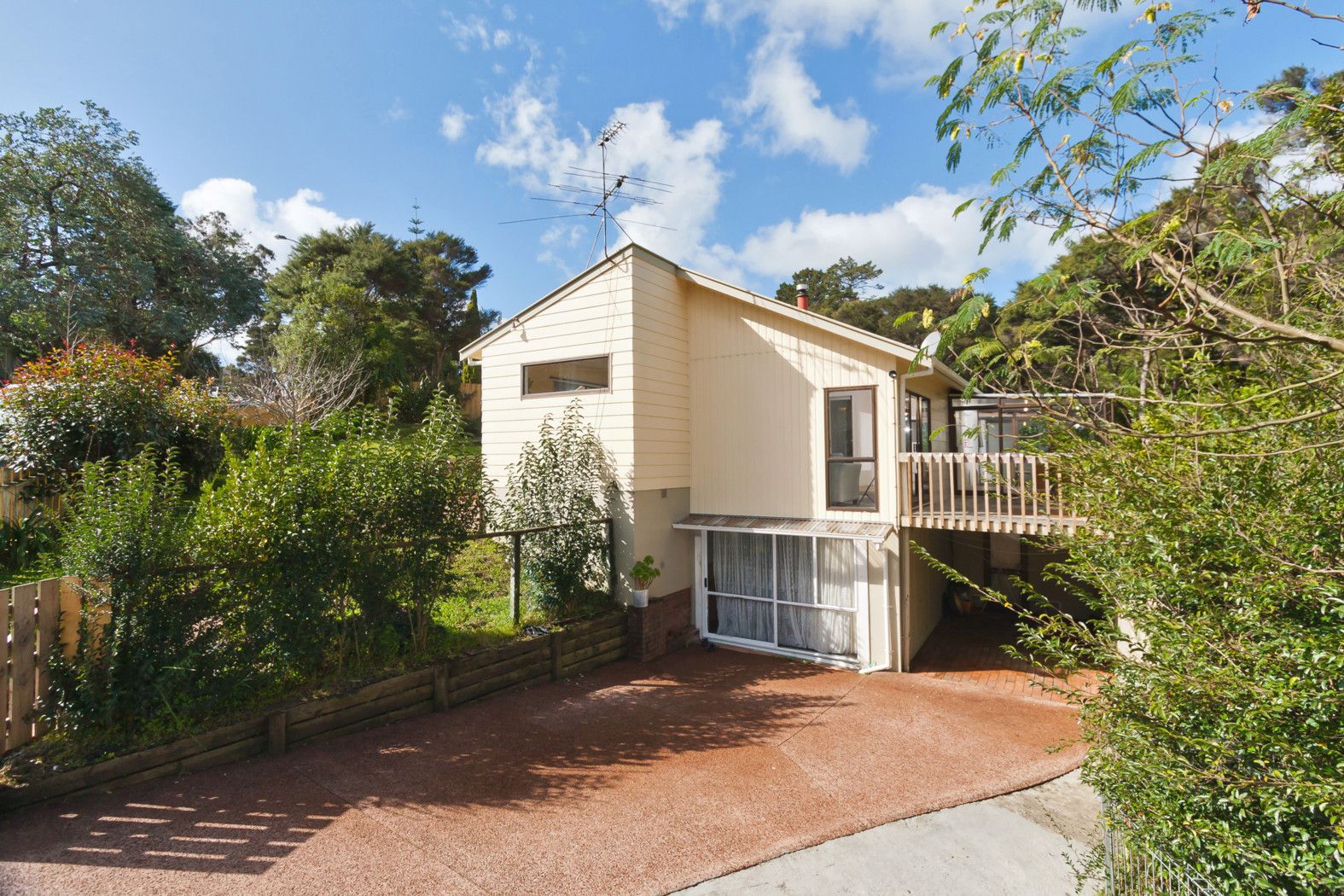 66 Easton Park Parade, GLENFIELD, North Shore City