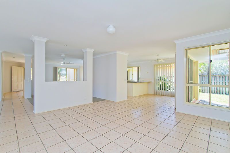4 Glastonbury Drive, MUDGEERABA, QLD 4213