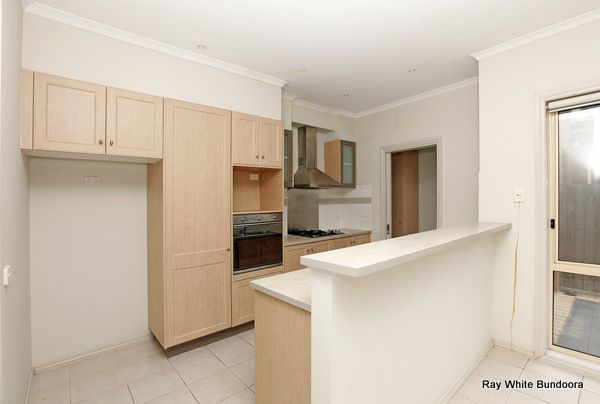 27 Lemon Gum Parade, BUNDOORA, VIC 3083