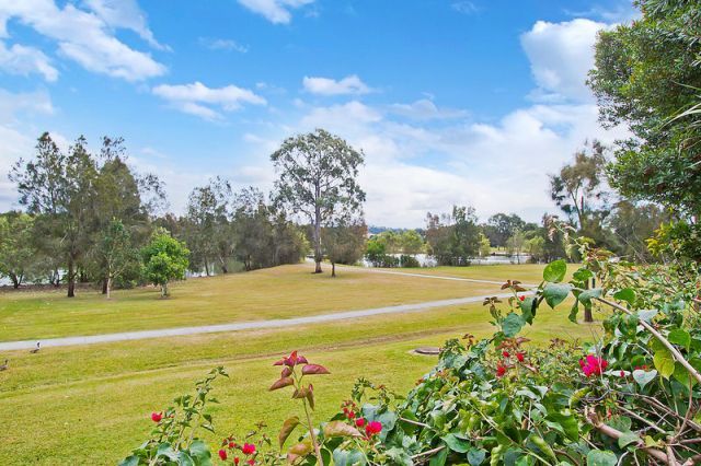 9 Tussock Crescent, ELANORA, QLD 4221