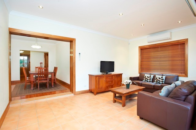 32 School Parade, WESTMEAD, NSW 2145