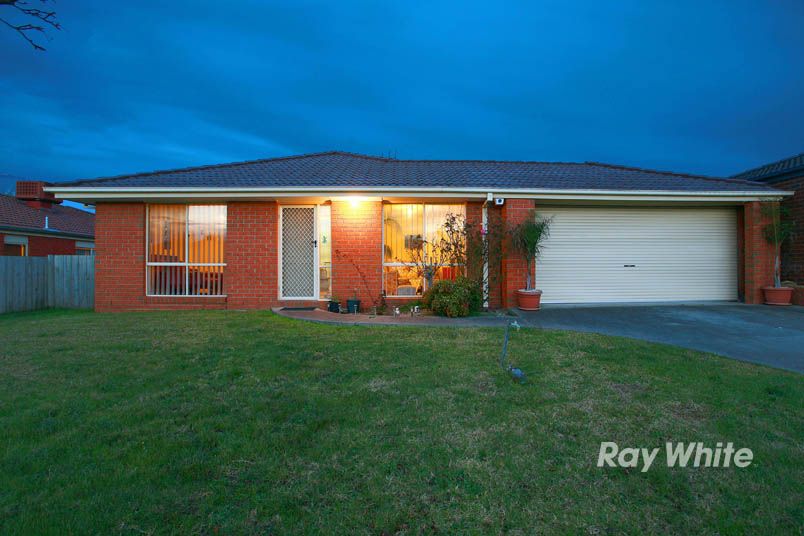 15 Michaelia Close, CRANBOURNE VIC 3977