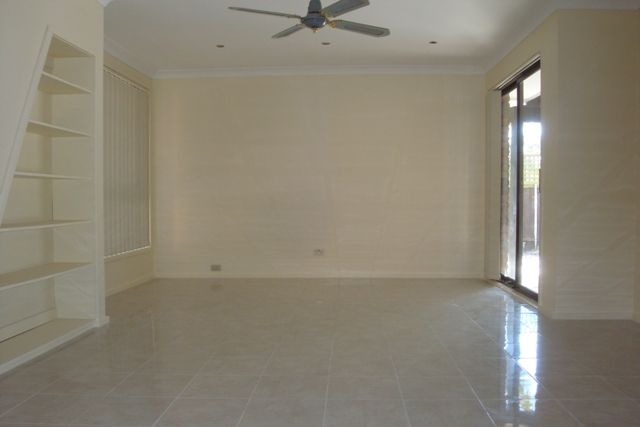 4 Falcon Close, GREENFIELD PARK, NSW 2176