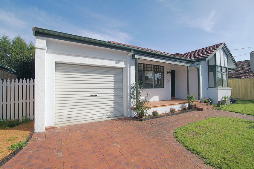 33 Oriel Road, IVANHOE VIC 3079