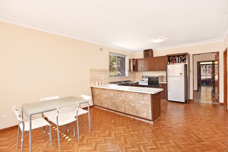 27 Meriton Street, GLADESVILLE, NSW 2111