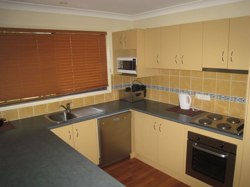 33 Diamond Avenue, EMERALD, QLD 4720