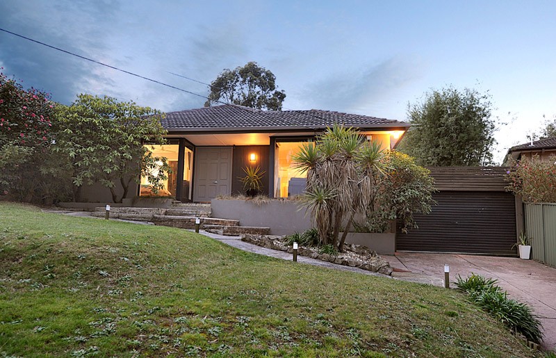 22 Lynn Drive, FERNTREE GULLY, VIC 3156