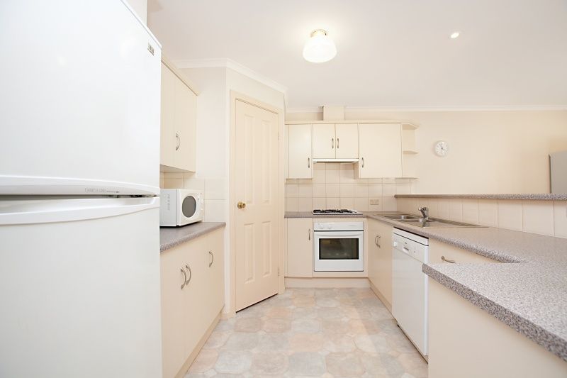 15 Thomson Avenue, ROSTREVOR, SA 5073