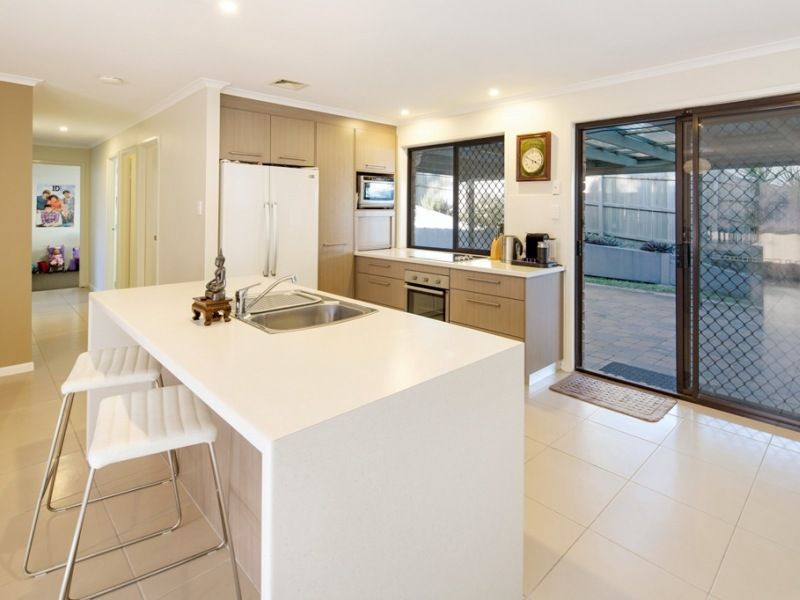 17 Enfield Crescent, BATTERY HILL, QLD 4551