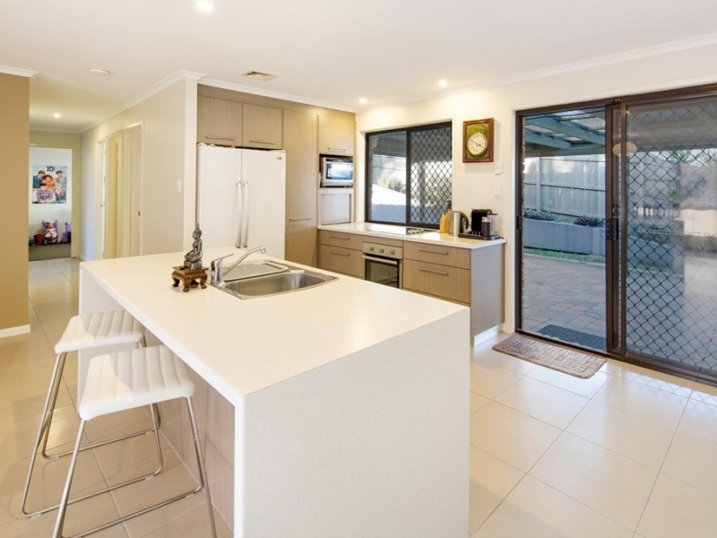 17 Enfield Crescent, BATTERY HILL, QLD 4551