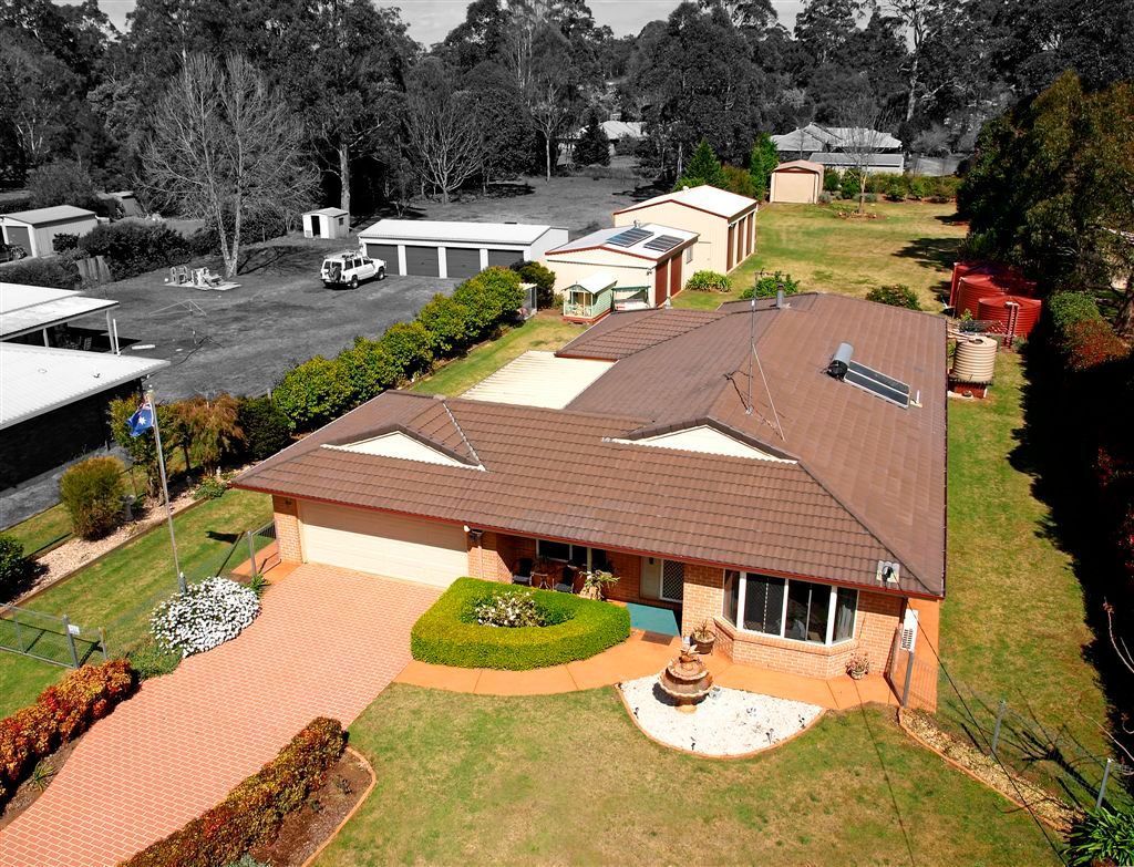 11 Cecil Crescent, HIGHFIELDS, QLD 4352