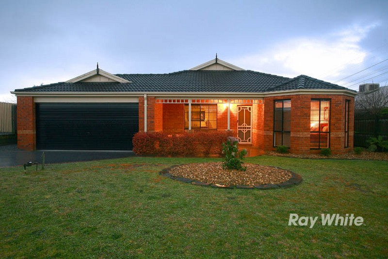 5 Belvoir Court, CRANBOURNE, VIC 3977