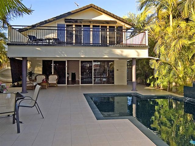 10  Hume Parade, PARADISE POINT, QLD 4216