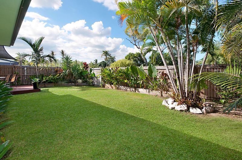 1/10 Tristania Street, HOLLOWAYS BEACH, QLD 4878