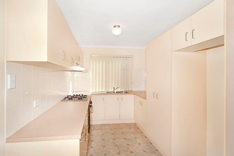 17 Winchester Drive, LAKE MUNMORAH, NSW 2259