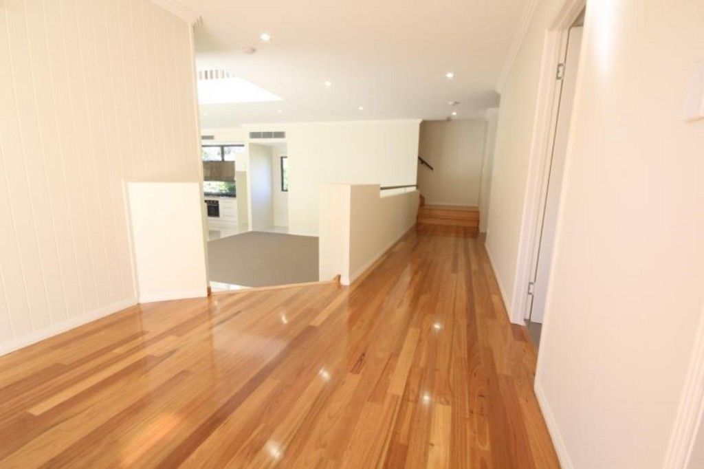 38 Pickthorne Street, HOLLAND PARK WEST, QLD 4121