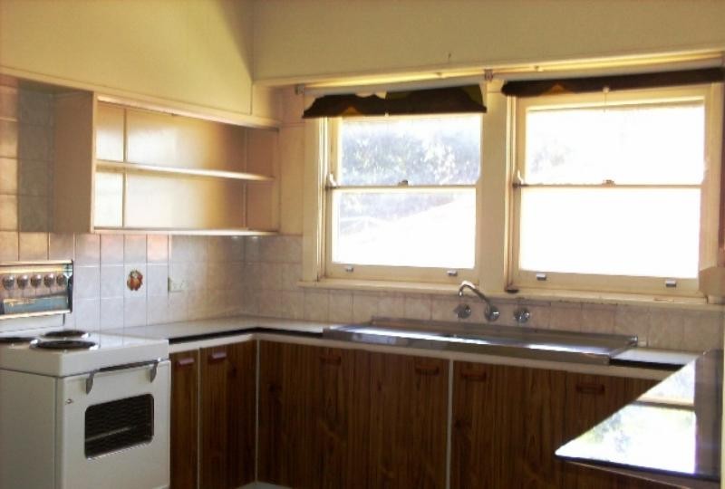 374 Northcliffe Drive, Lake Heights, NSW 2502