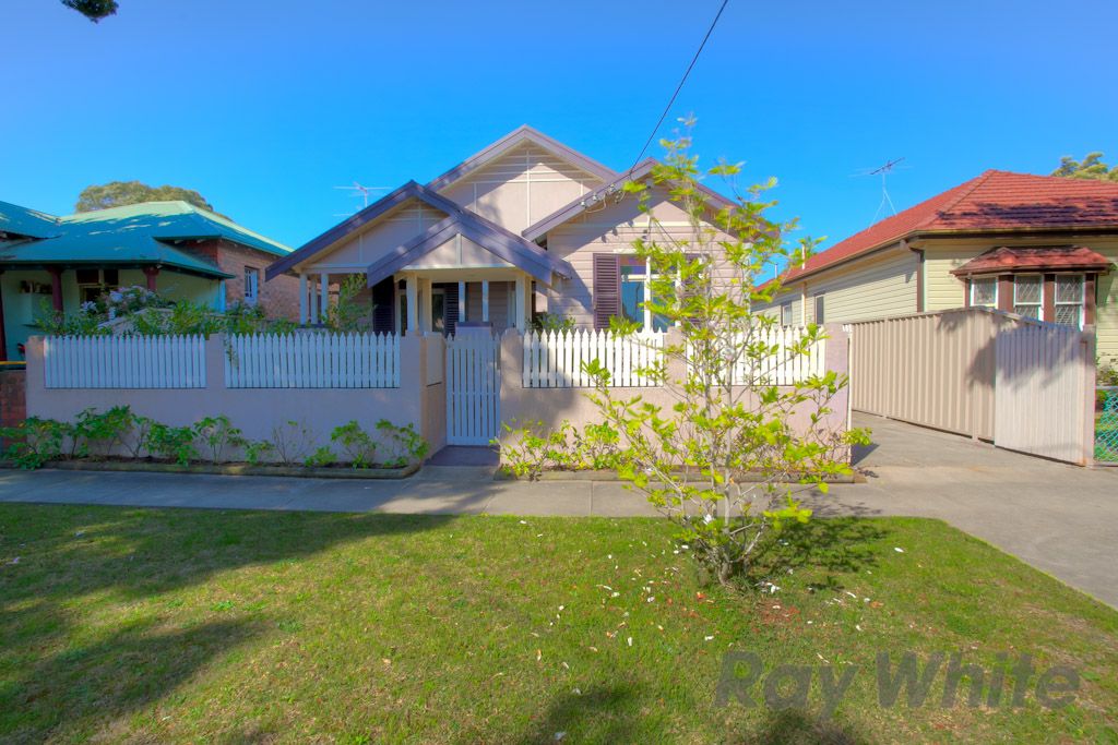13 Kitchener Parade, MAYFIELD, NSW 2304