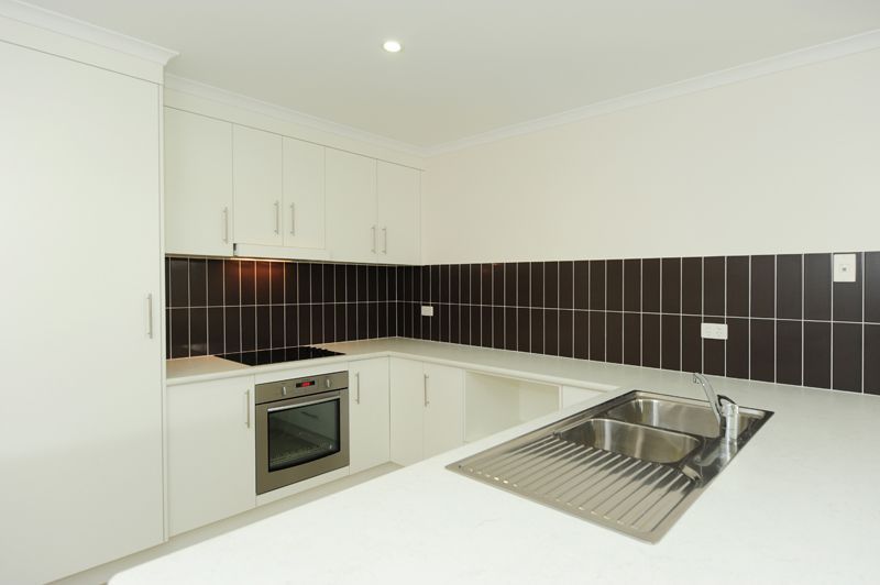 2/43 Southern Cross Close, TELINA, QLD 4680