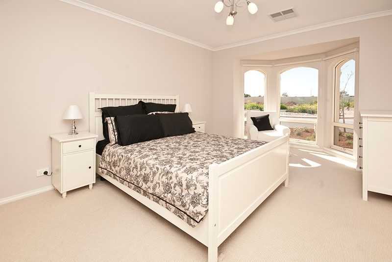 8 Warner Avenue, FINDON, SA 5023