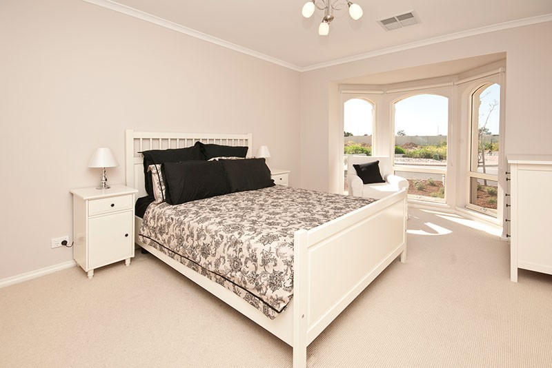 8 Warner Avenue, FINDON, SA 5023