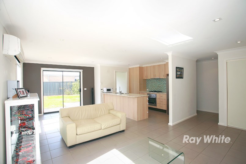 4 Walnut Way, PAKENHAM, VIC 3810