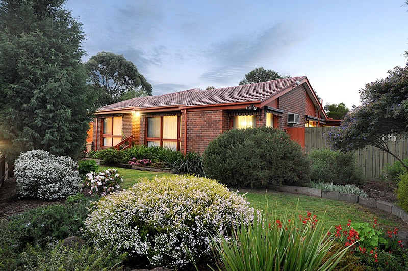1 Cornelius Drive, WANTIRNA SOUTH, VIC 3152