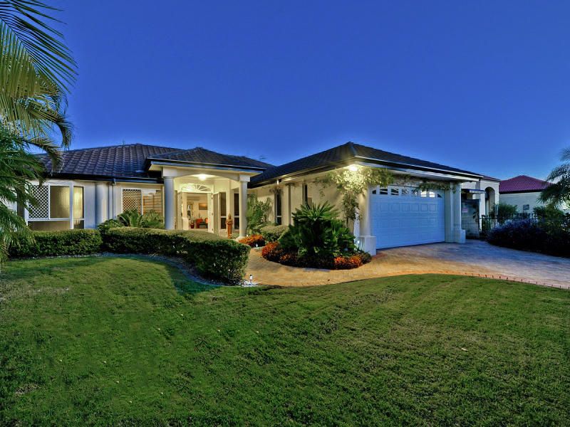 2 Parkwater Point, HELENSVALE, QLD 4212