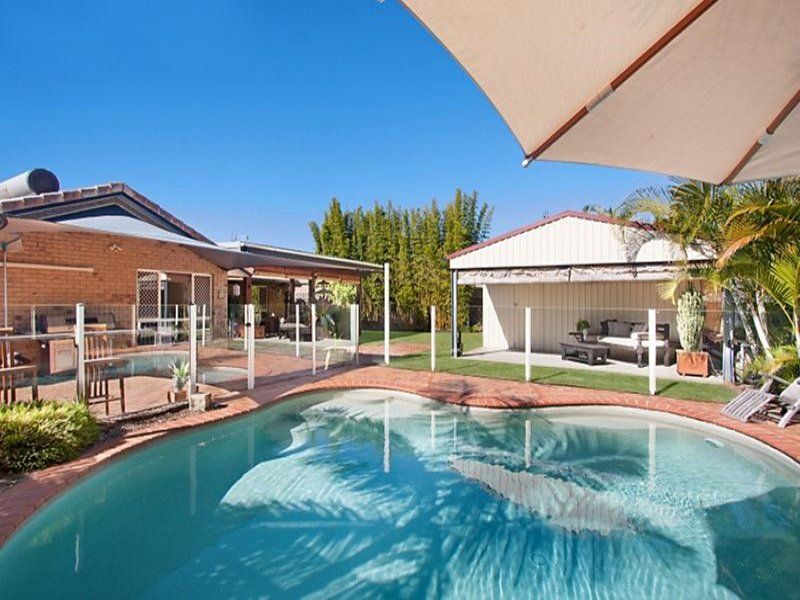 18 Rosswood Court, HELENSVALE, QLD 4212