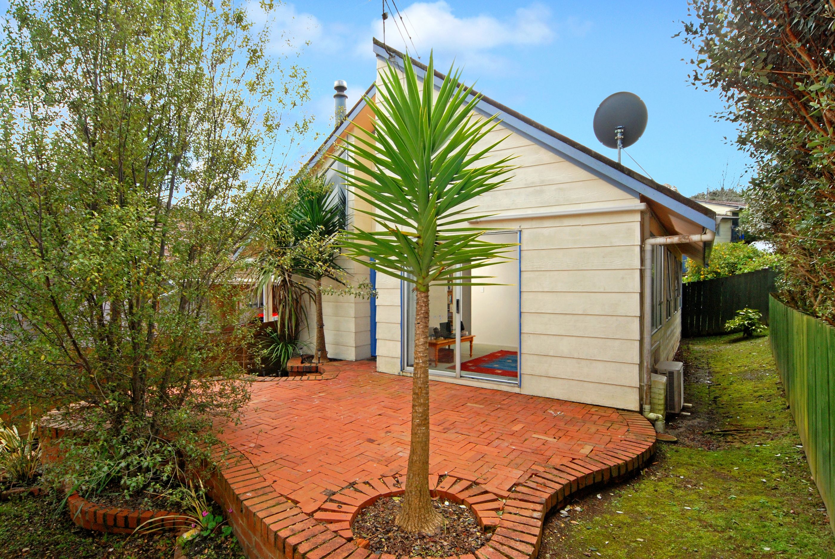21b Simon Ellice Drive, GLENFIELD, North Shore City