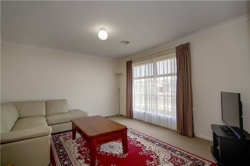 36 Grandlakes Way, LARA, VIC 3212