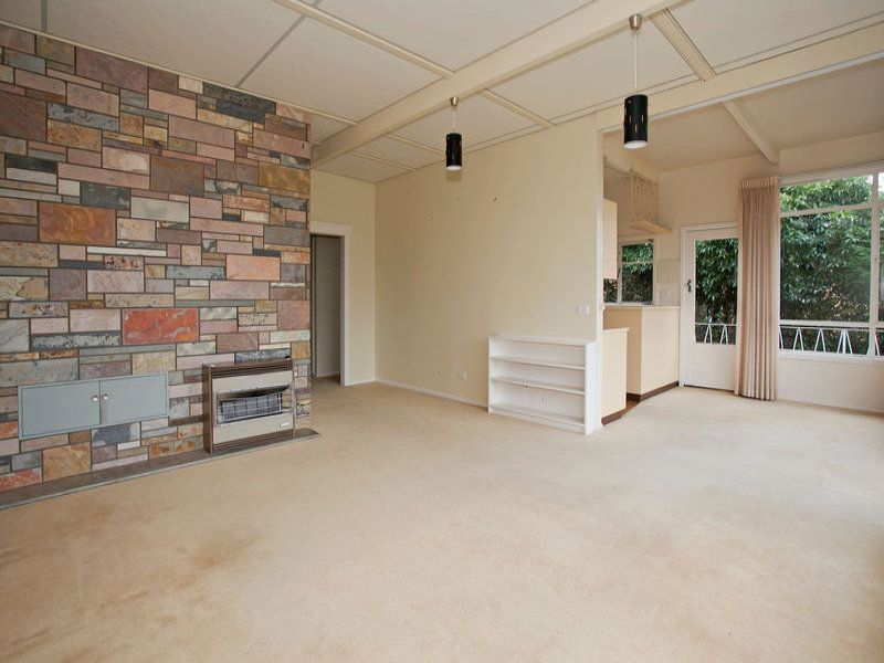 4 Cara Road, HIGHTON, VIC 3216