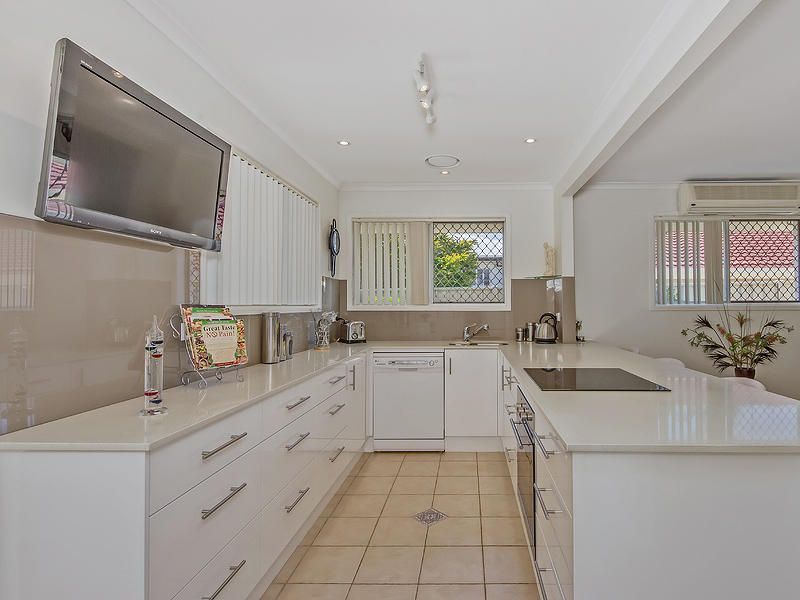 51 Brolga Avenue, SOUTHPORT, QLD 4215
