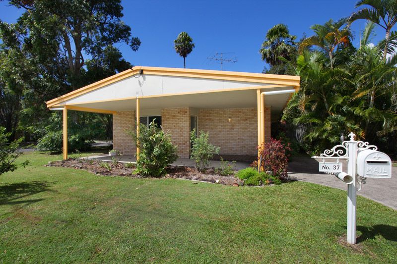 37 Surf Road, ALEXANDRA HEADLAND, QLD 4572