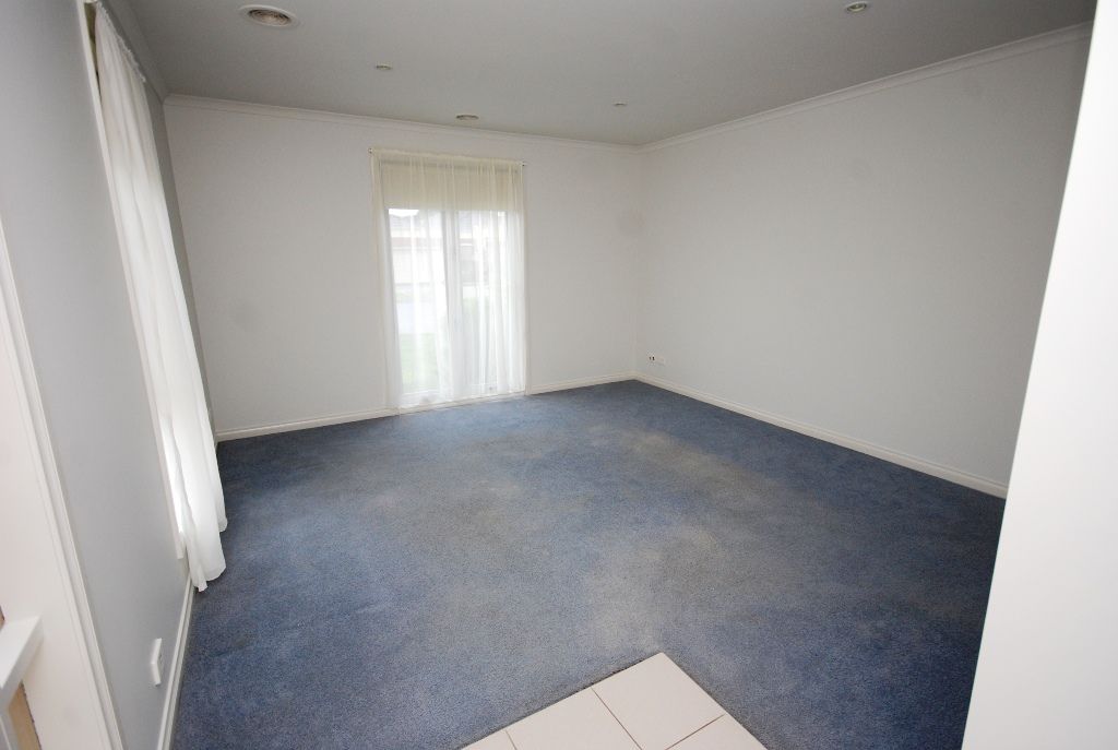 34 Lake Gardens Avenue, LAKE GARDENS, VIC 3355