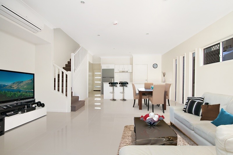 18 Palmer Street, GREENSLOPES, QLD 4120