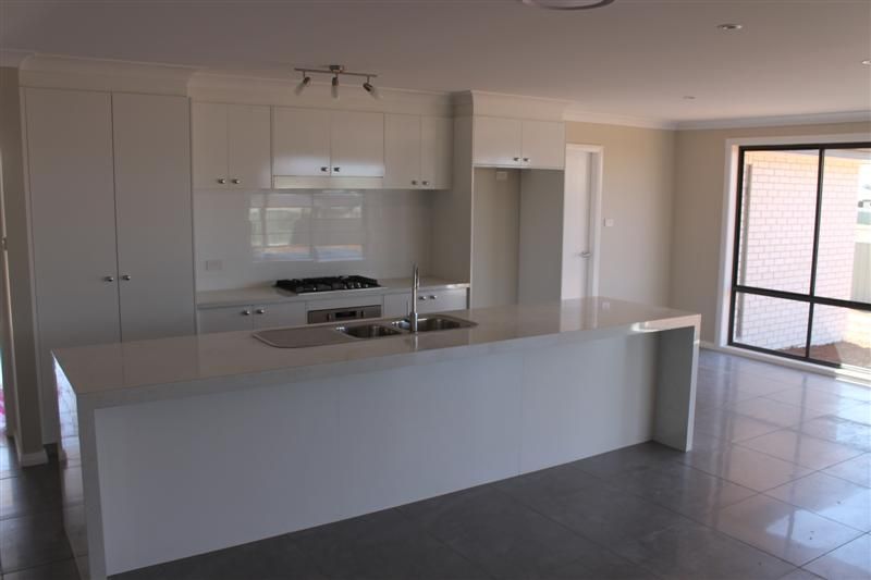 33 Holmwood Drive, DUBBO, NSW 2830