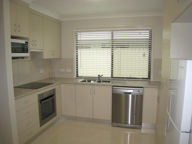 2/4 Parkway Street, EMERALD, QLD 4720