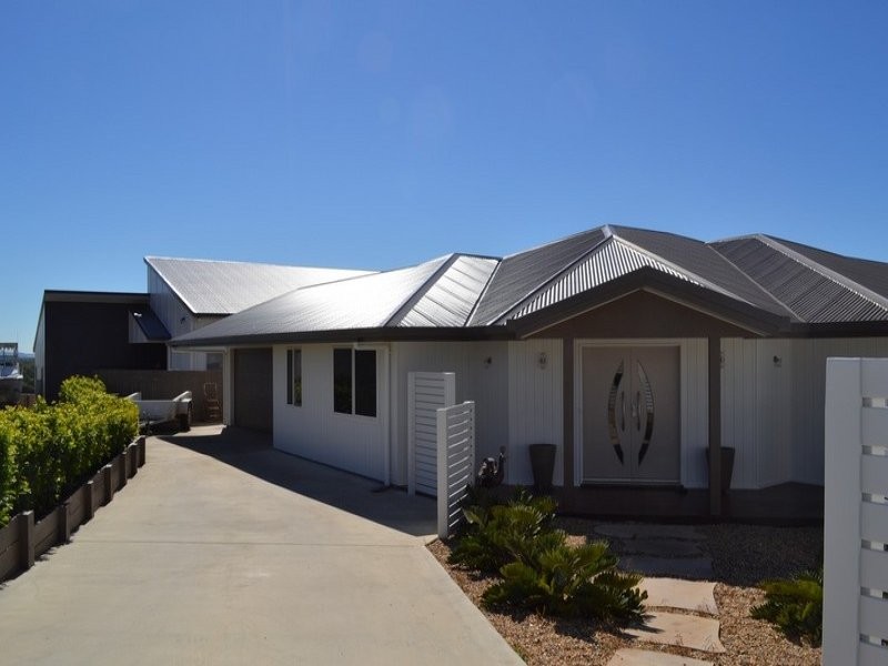8 Pitcairn Court, PACIFIC HEIGHTS, QLD 4703