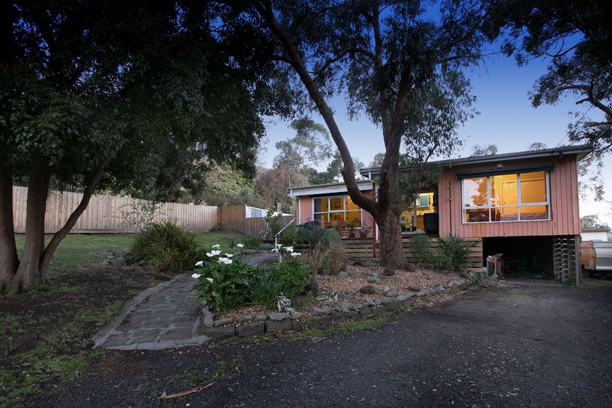 16 Clematis Avenue, FERNTREE GULLY VIC 3156