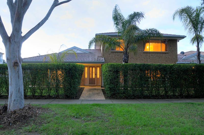 6 Helena Court, ROWVILLE VIC 3178