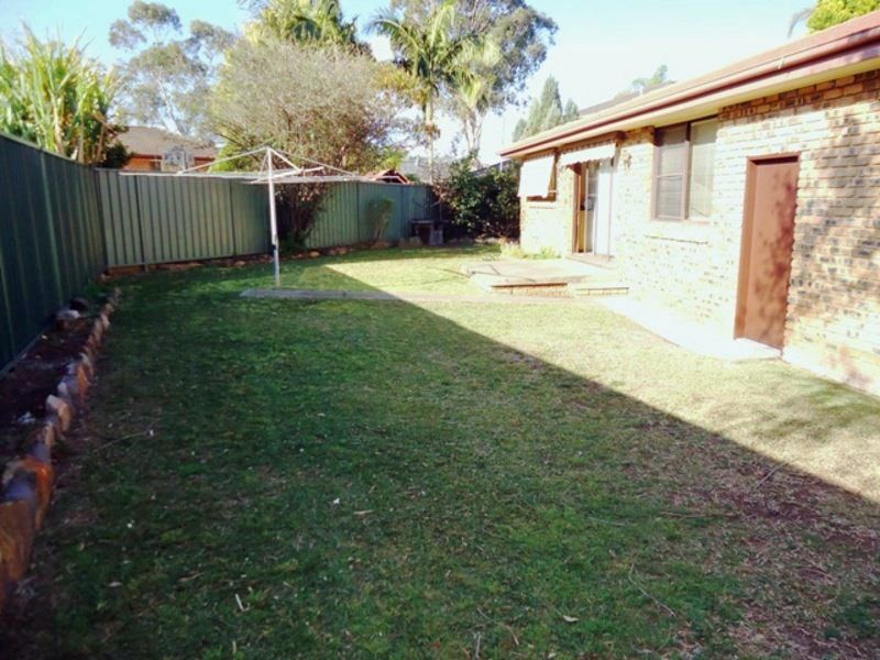 3 Hyacinth Avenue, MACQUARIE FIELDS, NSW 2564