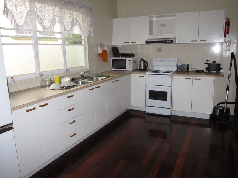 17 Bradman Avenue, MAROOCHYDORE, QLD 4558