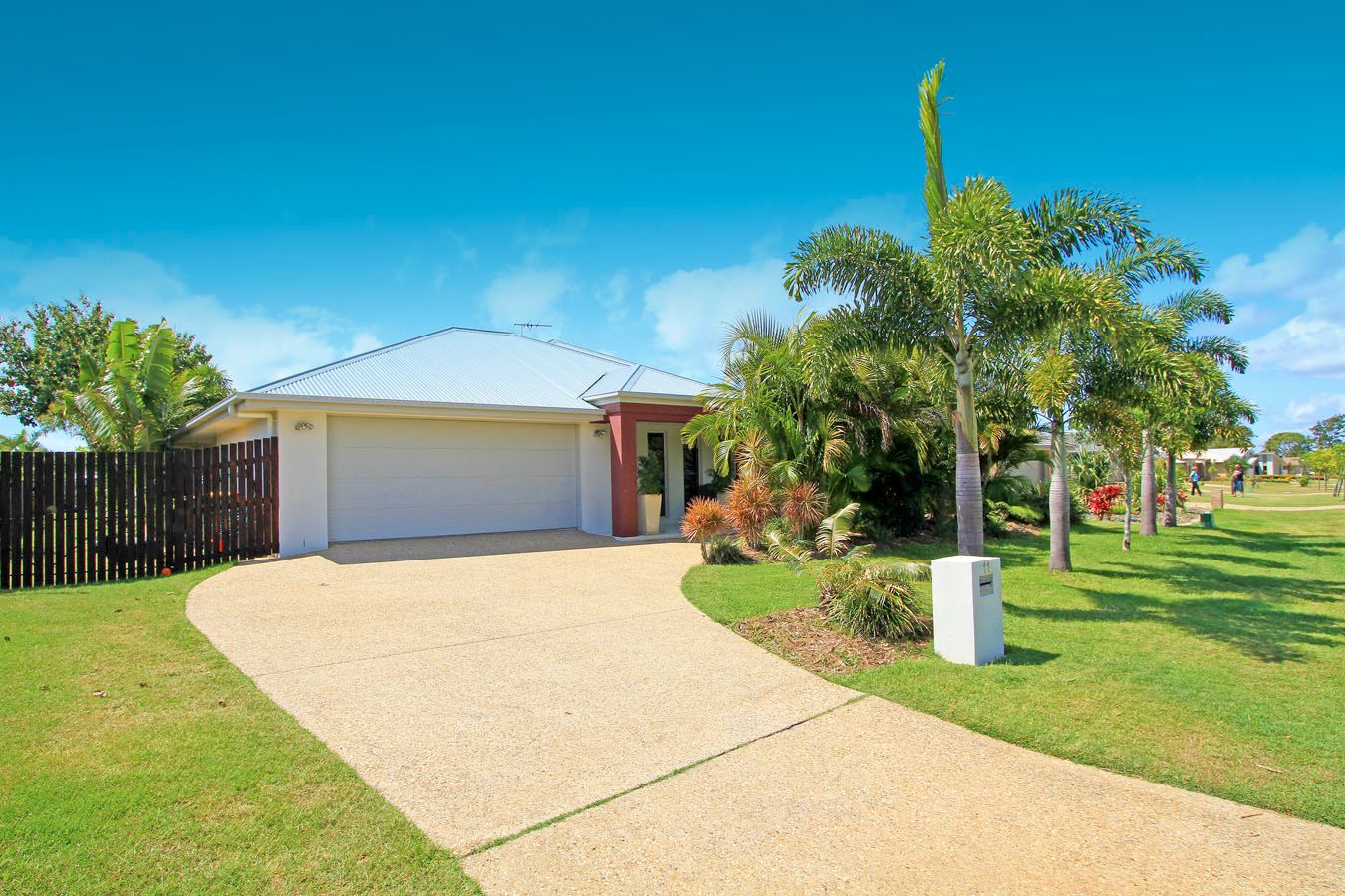 11 Sandcastle Drive, MULAMBIN, QLD 4703