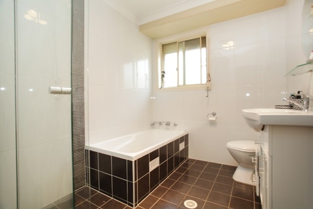 1/1 Tuga Place, GLENMORE PARK, NSW 2745